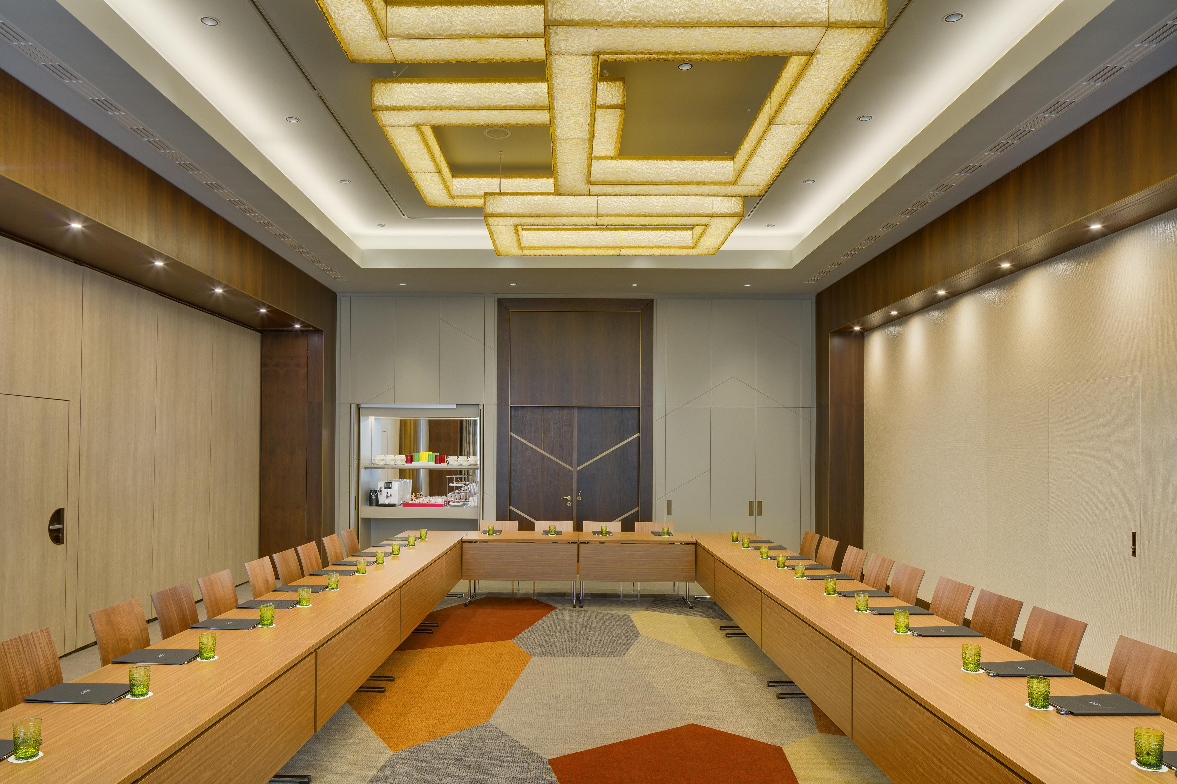 Kempinski Corvinus Hotel 5*