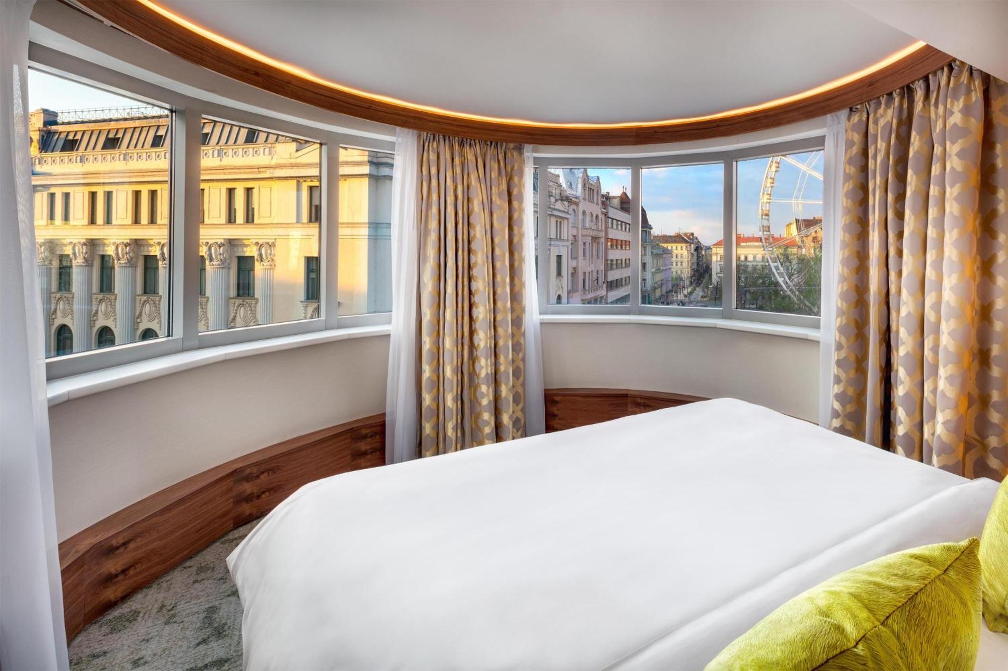 Kempinski Corvinus Hotel